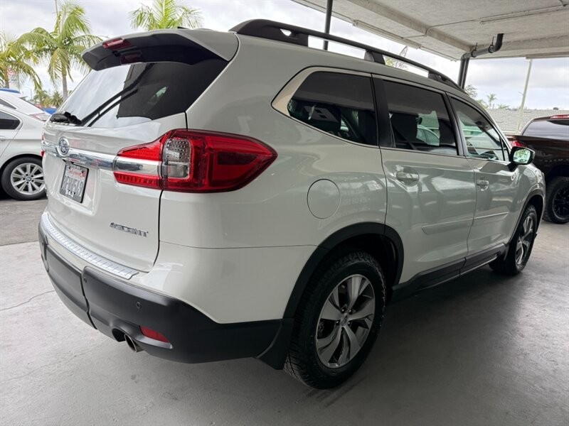 Subaru Ascent Vehicle Full-screen Gallery Image 10