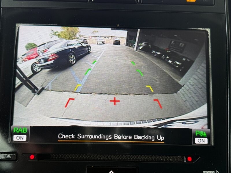 Subaru Ascent Vehicle Full-screen Gallery Image 33