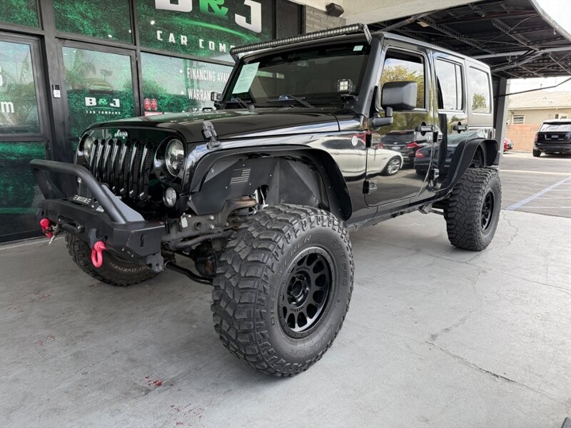 Jeep Wrangler Unlimited Vehicle Full-screen Gallery Image 01