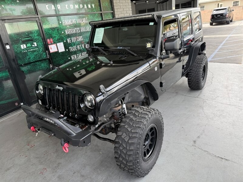 Jeep Wrangler Unlimited Vehicle Full-screen Gallery Image 02