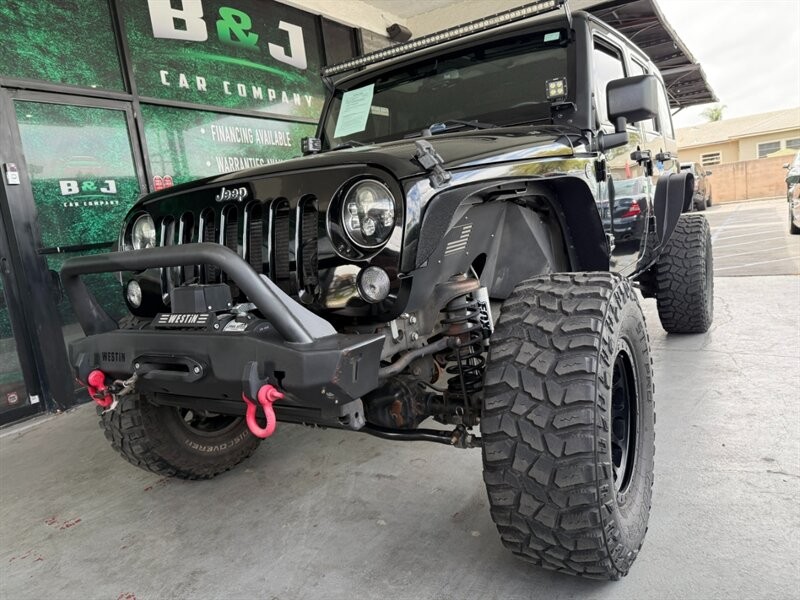 Jeep Wrangler Unlimited Vehicle Full-screen Gallery Image 03