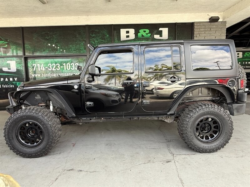 Jeep Wrangler Unlimited Vehicle Full-screen Gallery Image 04
