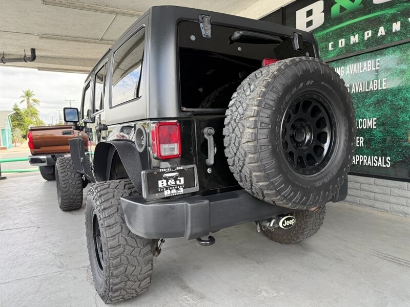 Jeep Wrangler Unlimited Vehicle Full-screen Gallery Image 07
