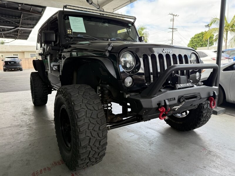 Jeep Wrangler Unlimited Vehicle Full-screen Gallery Image 09