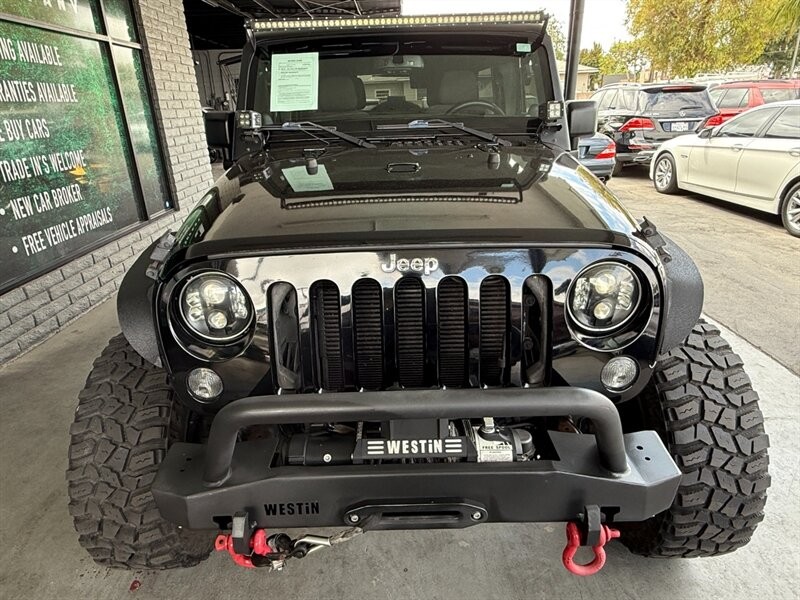 Jeep Wrangler Unlimited Vehicle Full-screen Gallery Image 12