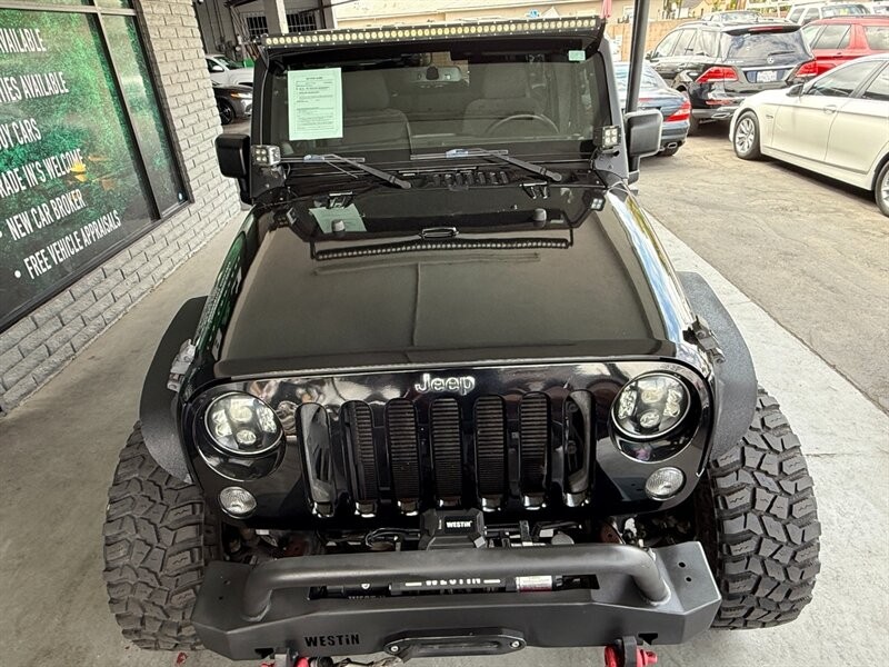 Jeep Wrangler Unlimited Vehicle Full-screen Gallery Image 13