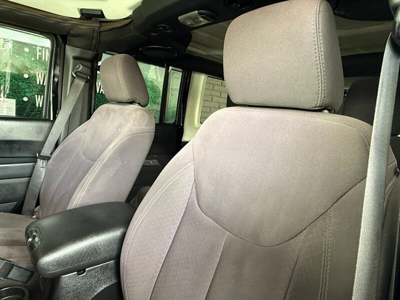 Jeep Wrangler Unlimited Vehicle Full-screen Gallery Image 19