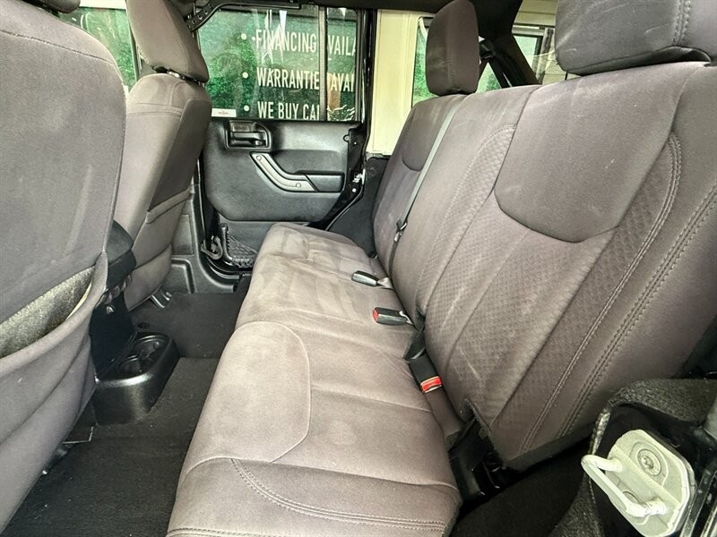 Jeep Wrangler Unlimited Vehicle Full-screen Gallery Image 24