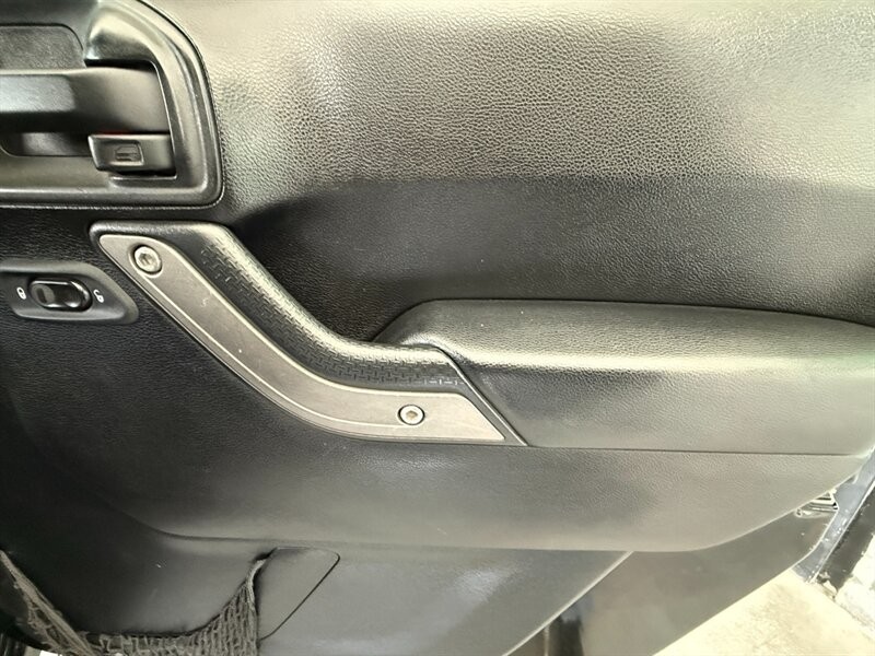 Jeep Wrangler Unlimited Vehicle Full-screen Gallery Image 26