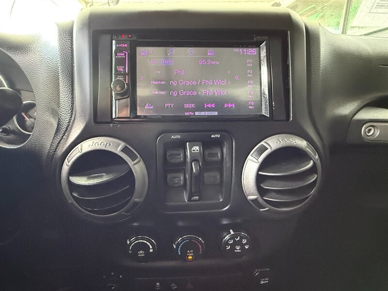 Jeep Wrangler Unlimited Vehicle Full-screen Gallery Image 28
