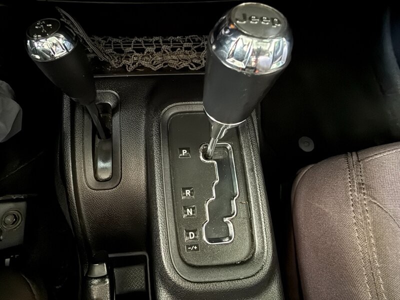 Jeep Wrangler Unlimited Vehicle Full-screen Gallery Image 32
