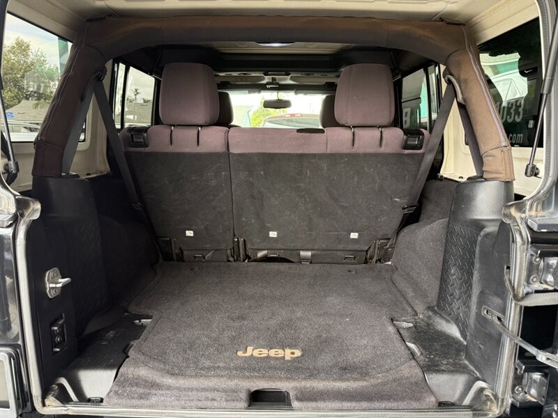 Jeep Wrangler Unlimited Vehicle Full-screen Gallery Image 33