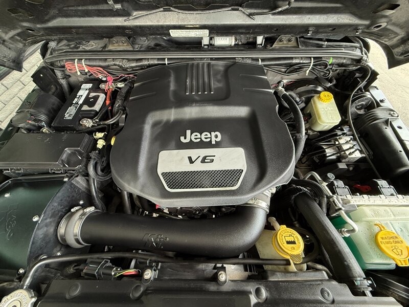 Jeep Wrangler Unlimited Vehicle Full-screen Gallery Image 34
