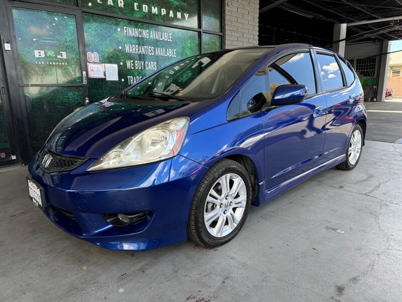 Honda Fit Vehicle Full-screen Gallery Image 01