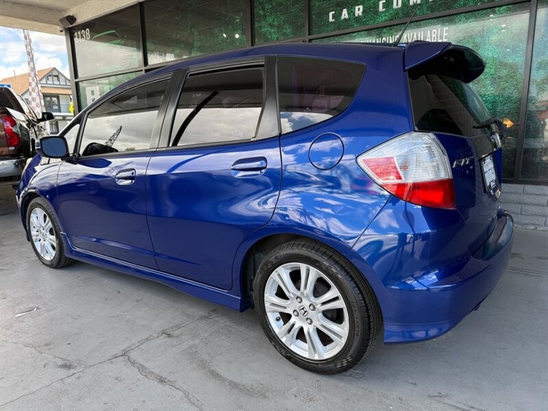 Honda Fit Vehicle Full-screen Gallery Image 06