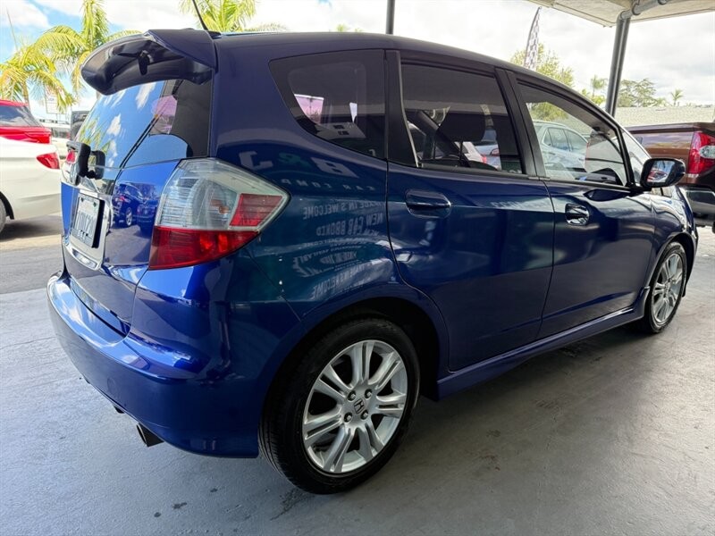 Honda Fit Vehicle Full-screen Gallery Image 10