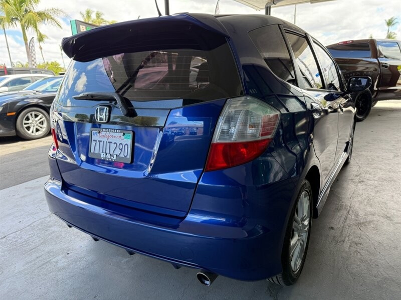 Honda Fit Vehicle Full-screen Gallery Image 11