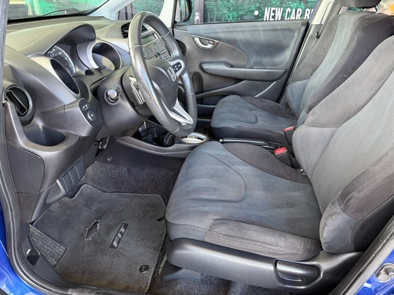 Honda Fit Vehicle Full-screen Gallery Image 17