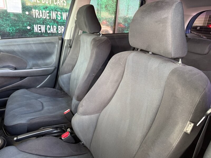 Honda Fit Vehicle Full-screen Gallery Image 18
