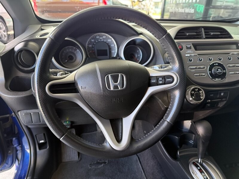 Honda Fit Vehicle Full-screen Gallery Image 19