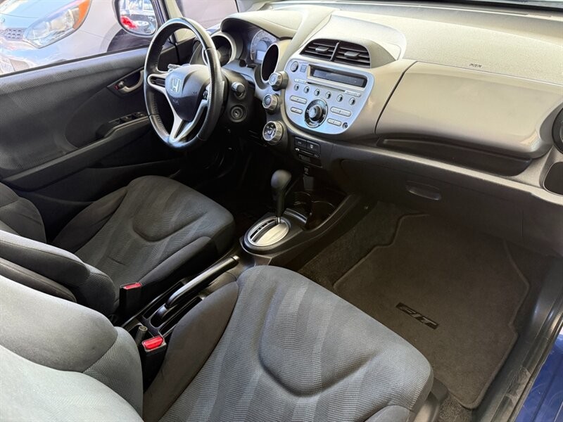 Honda Fit Vehicle Full-screen Gallery Image 24