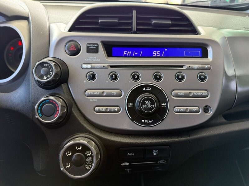 Honda Fit Vehicle Full-screen Gallery Image 27