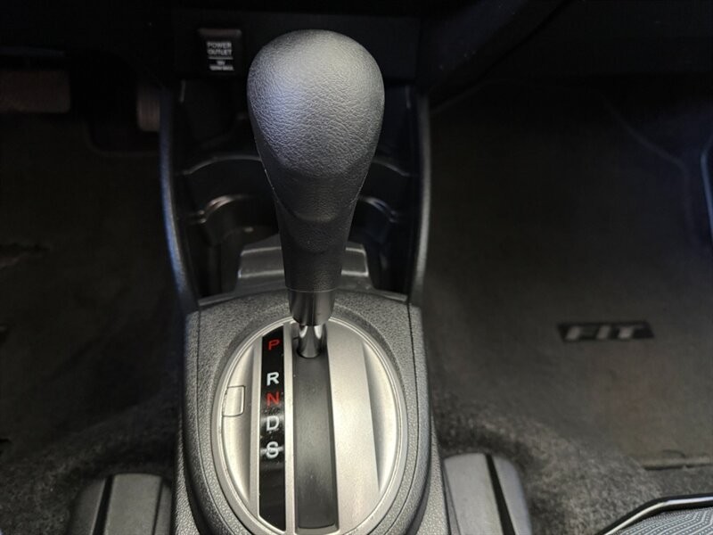 Honda Fit Vehicle Full-screen Gallery Image 28