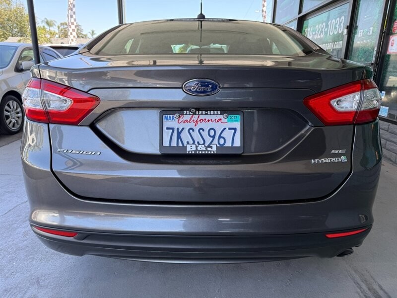 Ford Fusion Vehicle Full-screen Gallery Image 14