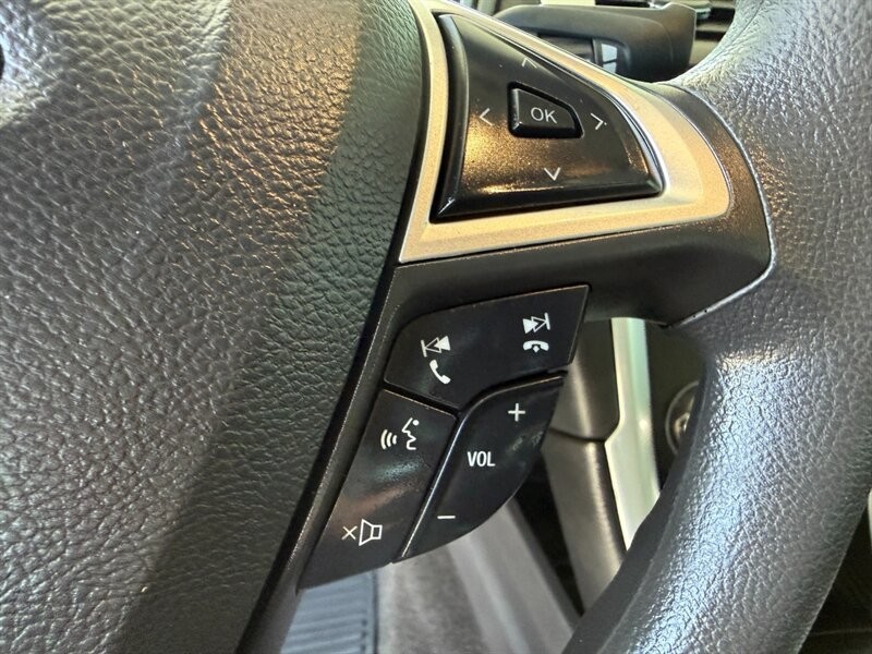 Ford Fusion Vehicle Full-screen Gallery Image 22