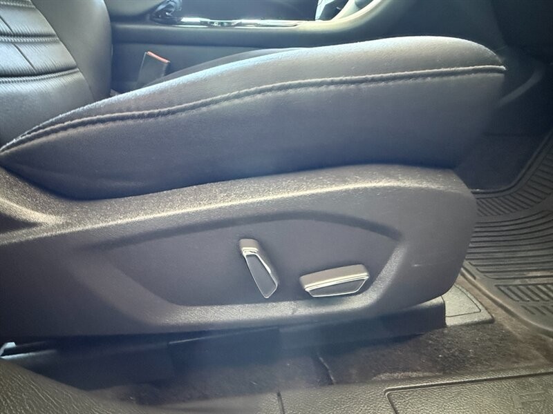 Ford Fusion Vehicle Full-screen Gallery Image 28