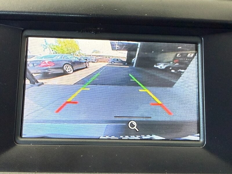 Ford Fusion Vehicle Full-screen Gallery Image 31