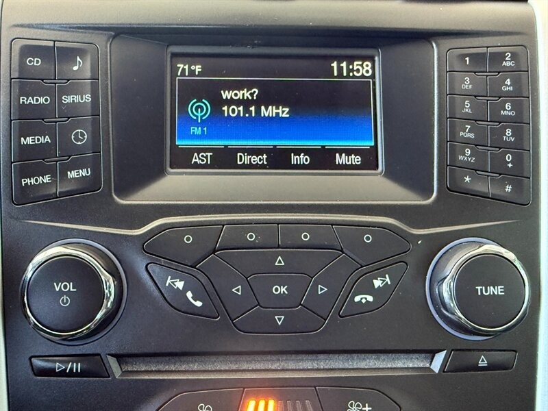 Ford Fusion Vehicle Full-screen Gallery Image 32