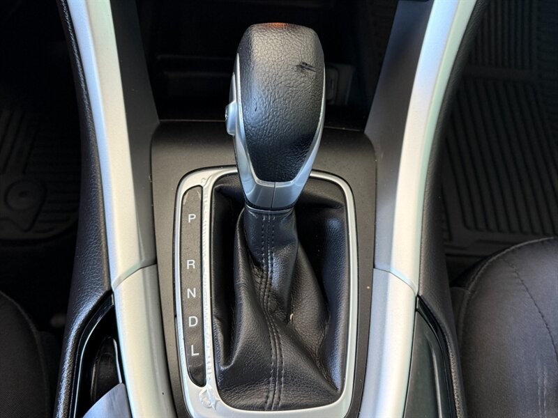 Ford Fusion Vehicle Full-screen Gallery Image 34