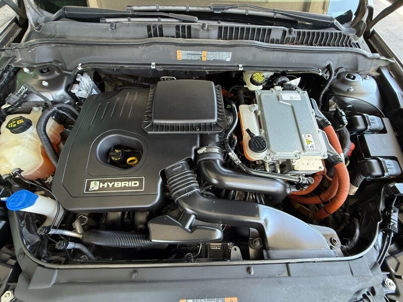 Ford Fusion Vehicle Full-screen Gallery Image 36