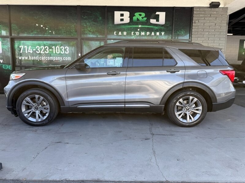 Ford Explorer Vehicle Full-screen Gallery Image 04