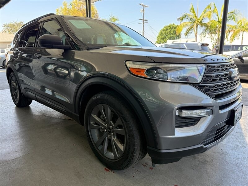 Ford Explorer Vehicle Full-screen Gallery Image 08