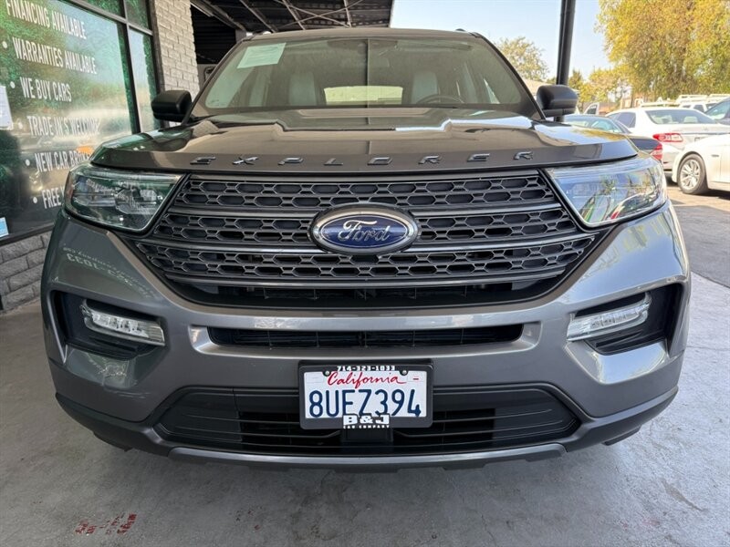 Ford Explorer Vehicle Full-screen Gallery Image 12