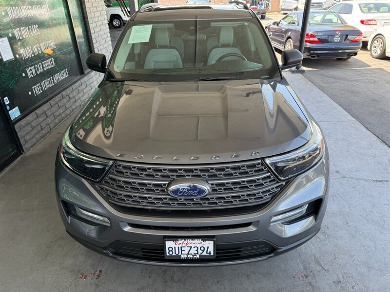 Ford Explorer Vehicle Full-screen Gallery Image 13