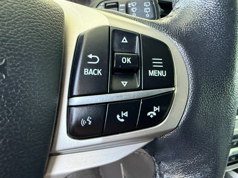 Ford Explorer Vehicle Full-screen Gallery Image 20