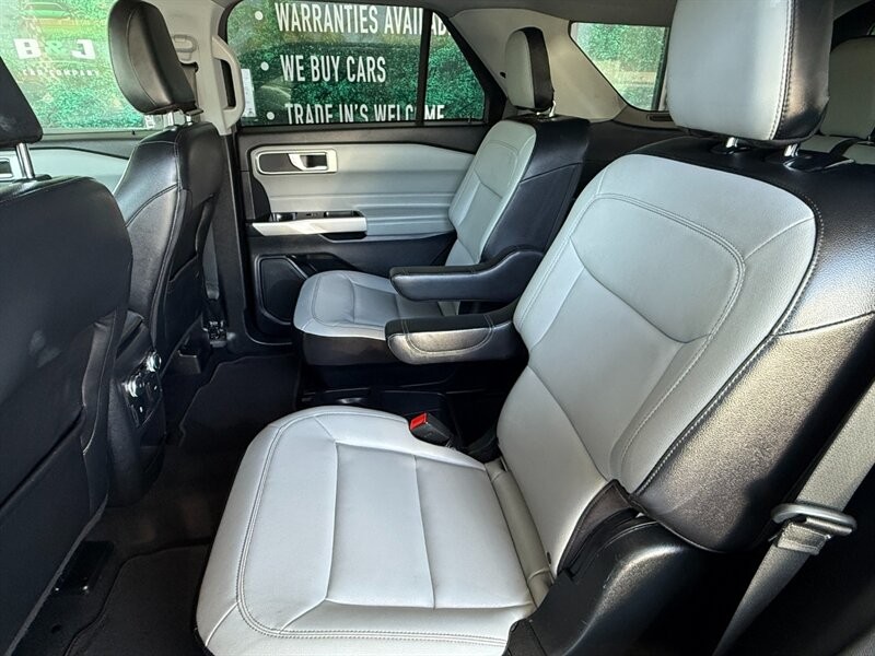 Ford Explorer Vehicle Full-screen Gallery Image 23