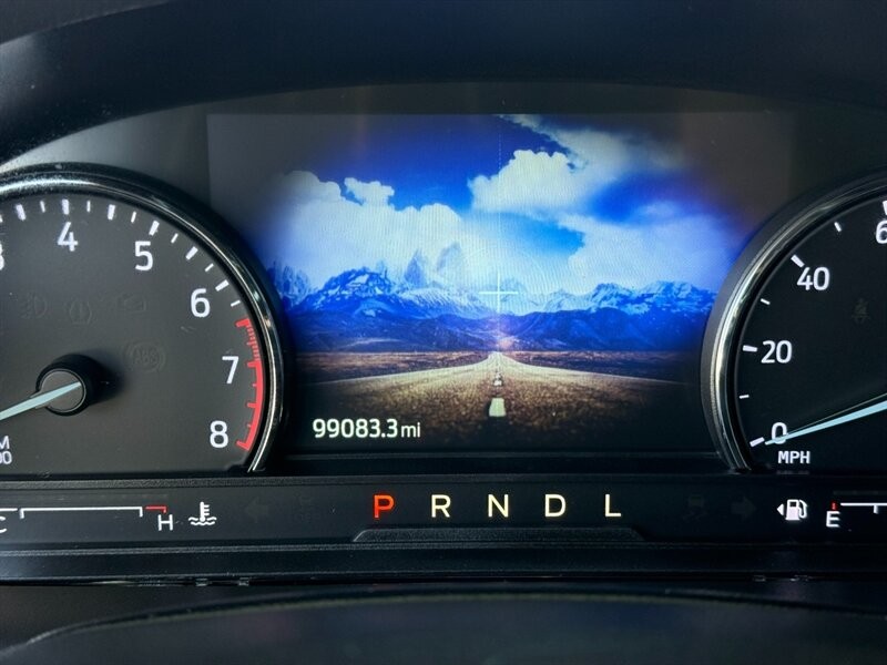 Ford Explorer Vehicle Full-screen Gallery Image 28