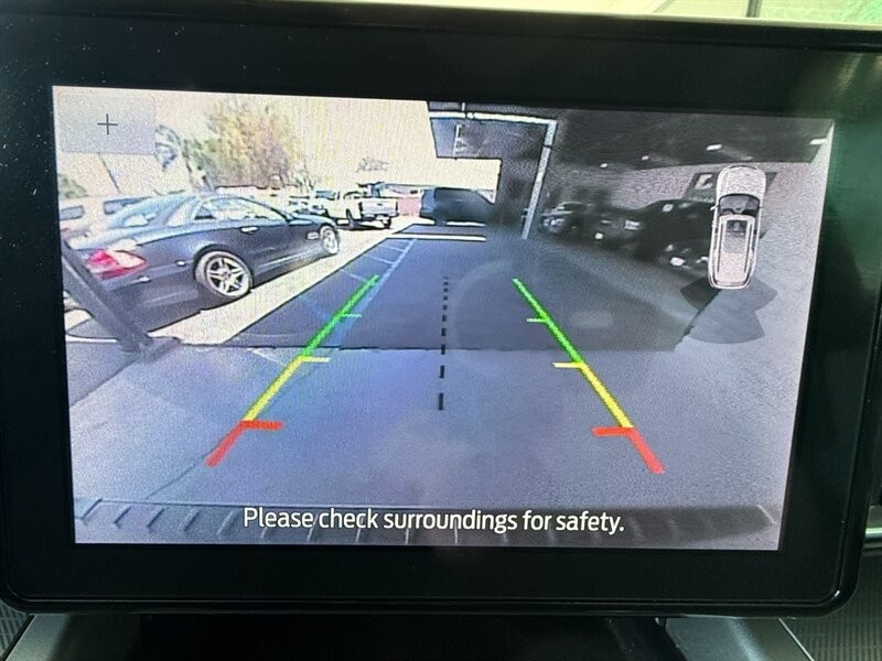 Ford Explorer Vehicle Full-screen Gallery Image 31