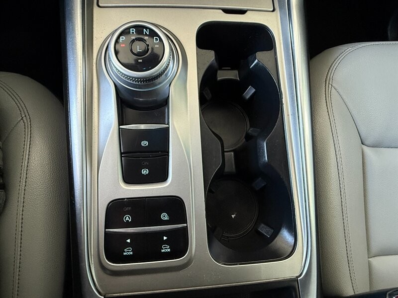 Ford Explorer Vehicle Full-screen Gallery Image 33