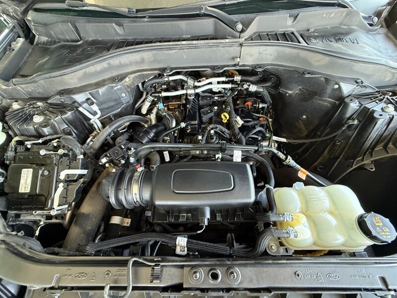 Ford Explorer Vehicle Full-screen Gallery Image 36
