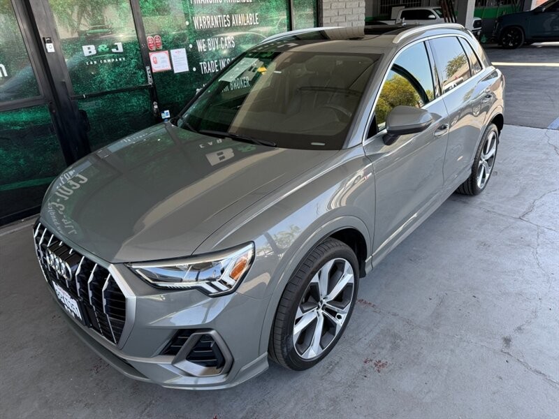 Audi Q3 Vehicle Full-screen Gallery Image 02