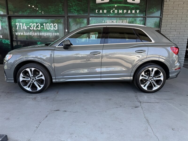 Audi Q3 Vehicle Full-screen Gallery Image 04