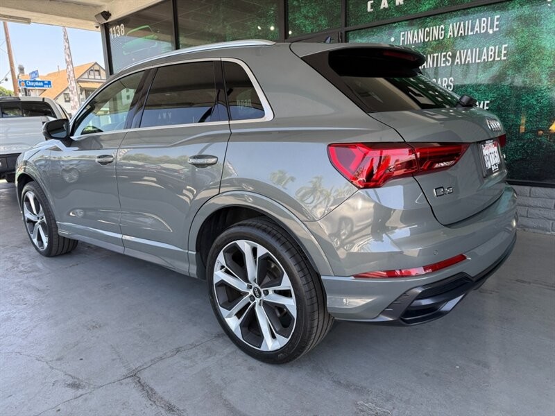 Audi Q3 Vehicle Full-screen Gallery Image 06