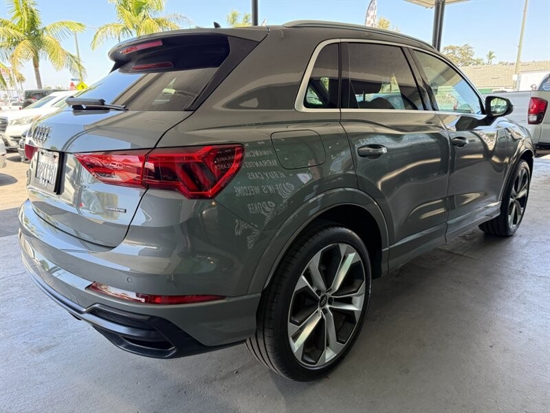 Audi Q3 Vehicle Full-screen Gallery Image 10