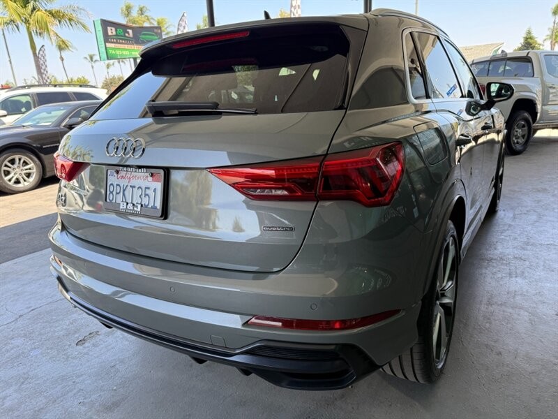 Audi Q3 Vehicle Full-screen Gallery Image 11