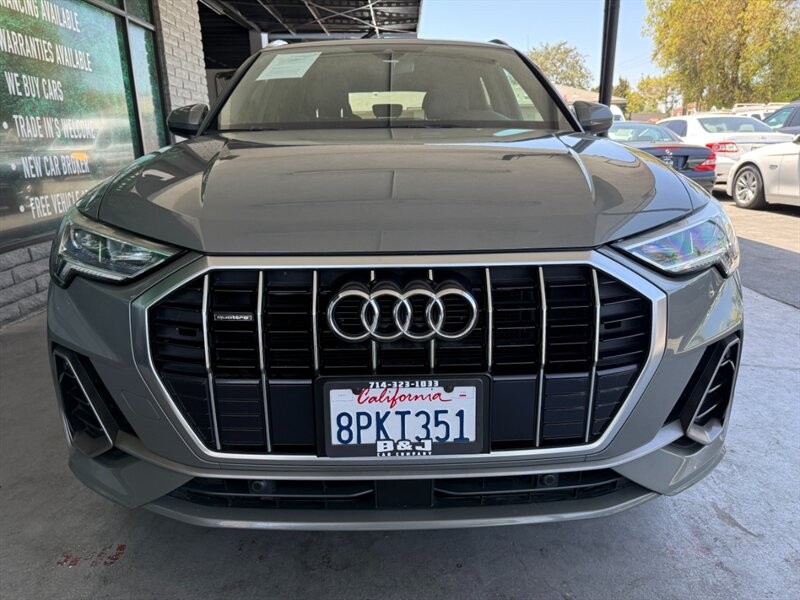 Audi Q3 Vehicle Full-screen Gallery Image 12